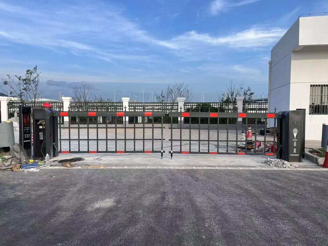 新洲維修卷閘門 #維修卷閘門 電動門伸縮門道閘車牌識別