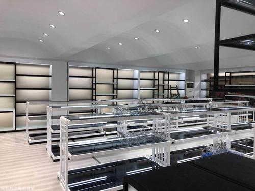 成都騰達展柜 匠心定制，成就酒店用品展示新高度